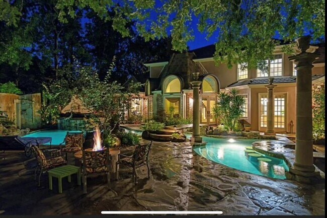 Foto del edificio - 2819 Cedar Woods Pl