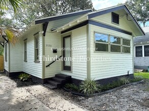 Building Photo - 2030 Redwing St