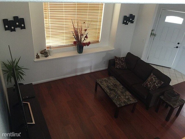 Building Photo - 4 br, 3 bath Townhome - 7425 High Point Lane