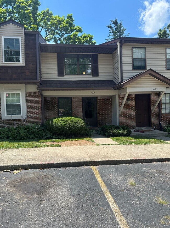 Building Photo - 562 E Graham Pl