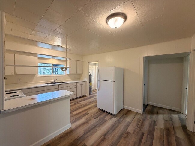 Foto del edificio - 2 Bedroom 1 Bath House in Myrtle Creek