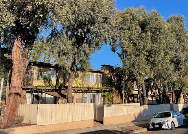 Building Photo - 2627 Highland Ave