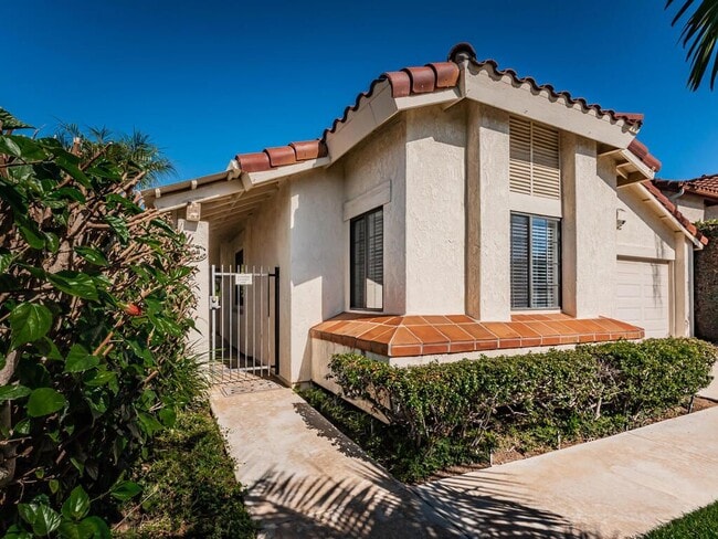 Building Photo - 906 Alyssum Rd