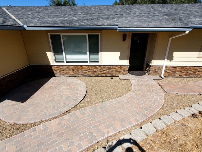 Building Photo - 43660 Ranger Cir Dr