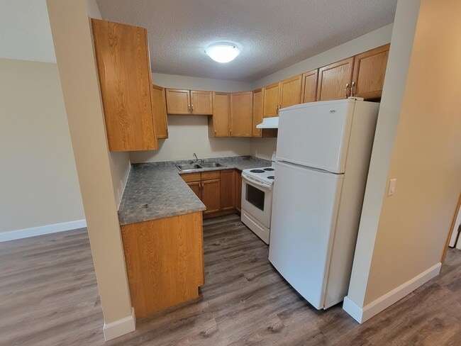 Building Photo - 228-226 6 Ave