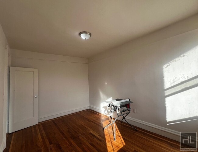 Foto del edificio - MORRIS AVENUE