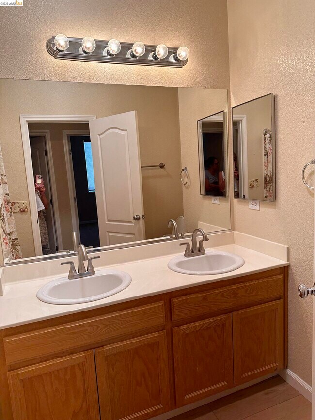 Foto del edificio - 227 Carter Pl