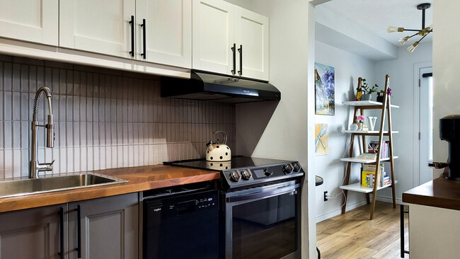 Building Photo - 158 McArthur Ave.