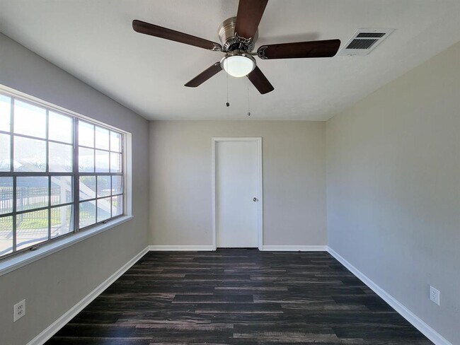 Foto del edificio - 4119 Holloway Dr