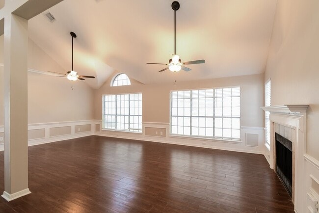 Foto del edificio - 4765 Oakmont Ct