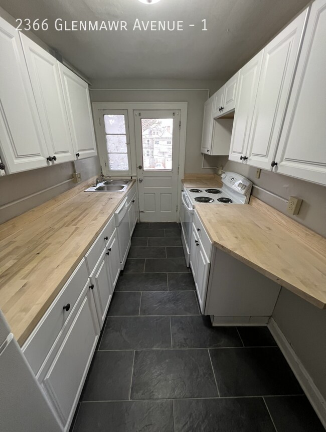 Foto del edificio - 2366 Glenmawr Ave