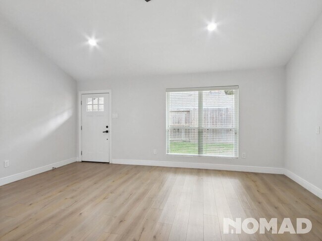 Foto del edificio - 3 Bedroom Townhome in Houston