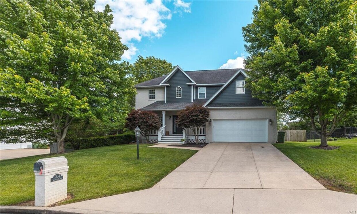 Primary Photo - Spacious 4 bedroom/3.5 bath home