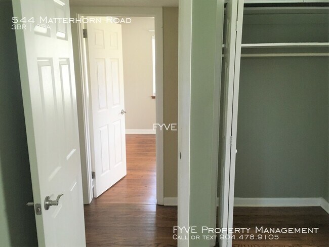 Building Photo - 3 Bedroom 2 Bath