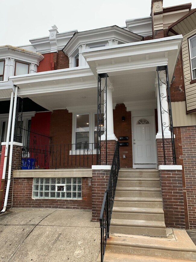 Building Photo - 431 S 56th St