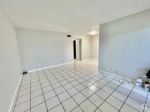 Building Photo - 1105 S G St
