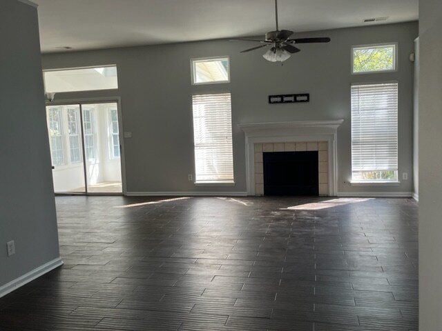 Building Photo - 2825 Sloan Dr
