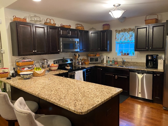 Building Photo - 137 Camelot Cir