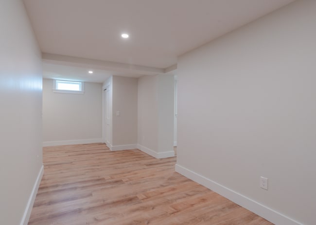 Building Photo - 67 Elm St