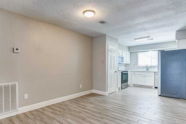 Building Photo - 5423 Fawn Trail Ln