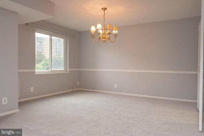 Foto del edificio - 8350 Greensboro Dr