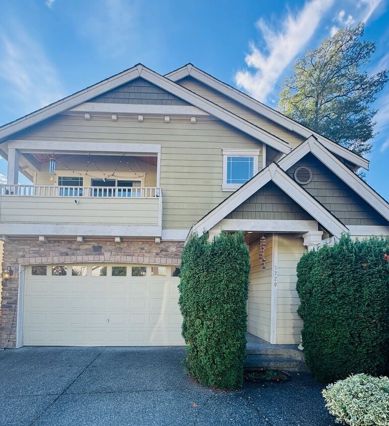 Stylishly updated 4 BedroHome in Park at C... - Stylishly updated 4 BedroHome in Park at C...
