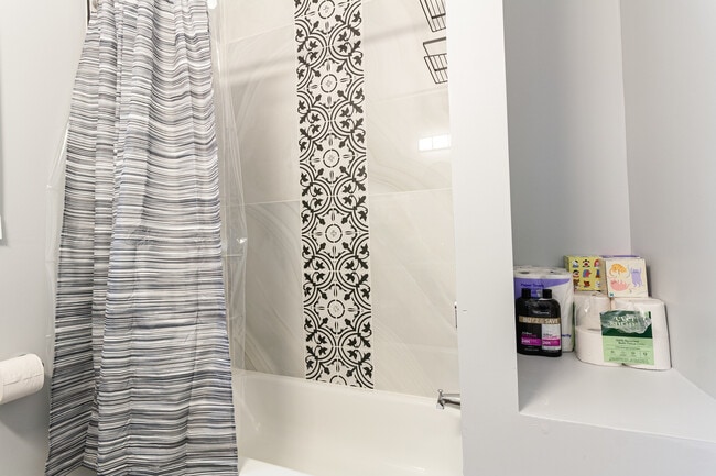 Foto del edificio - 1624 W Beach Ave