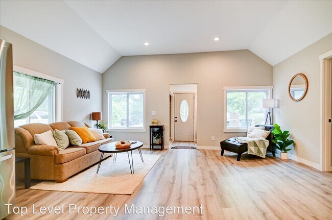 Building Photo - 3 br, 2 bath House - 905 Dane St