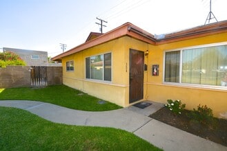Building Photo - 308 N Azusa Ave