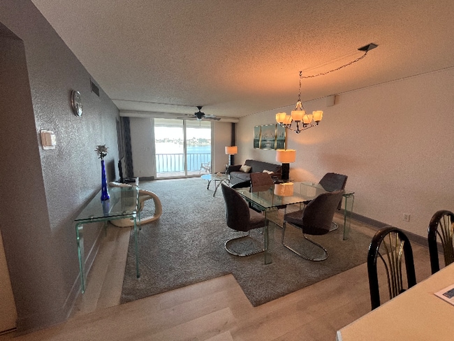 Building Photo - 7910 Sun Island Dr S