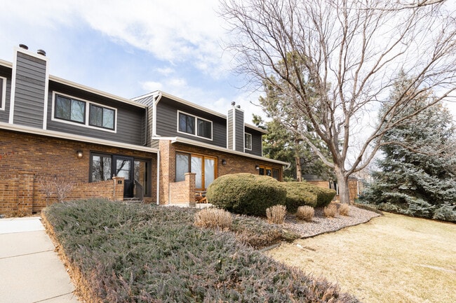 Building Photo - 11530 W 70th Plz