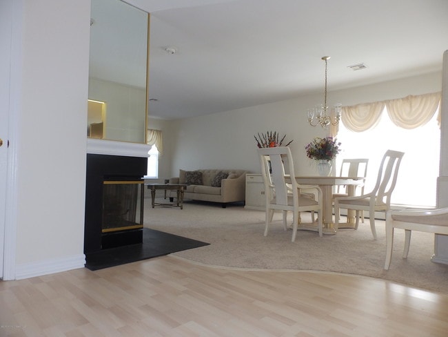 Building Photo - 179 Prince Charles Dr