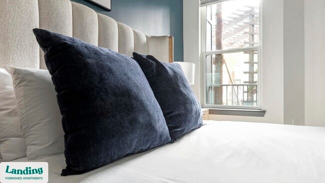 Building Photo - 944 Broadcast Pl