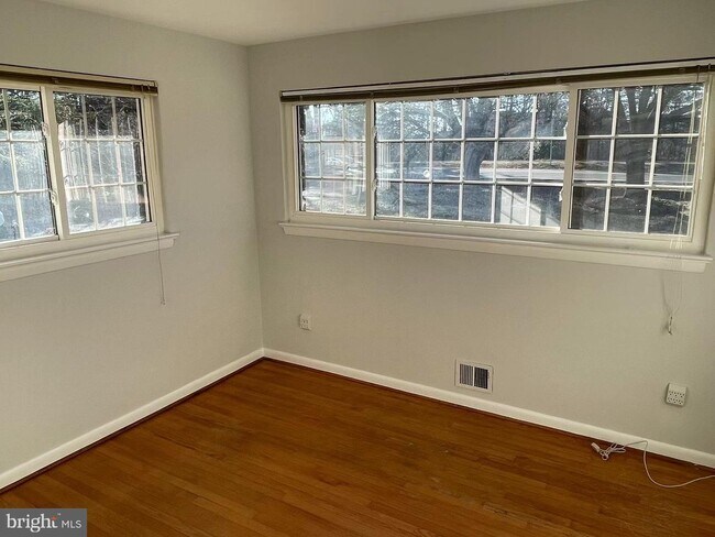 Building Photo - 3814 Woodburn Rd