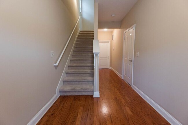 Foto del edificio - 1137 Woodbury Falls Ct