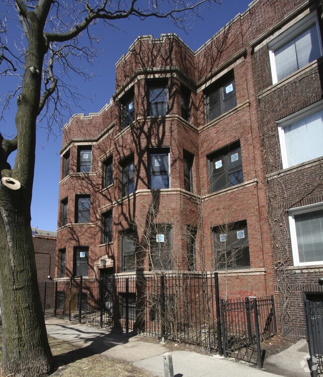 Building Photo - 744-746 W Cornelia Ave