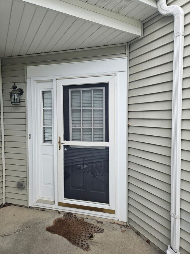 Building Photo - 348 Fallbrook Ct
