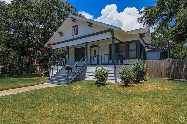 Building Photo - 2 11th Ave N