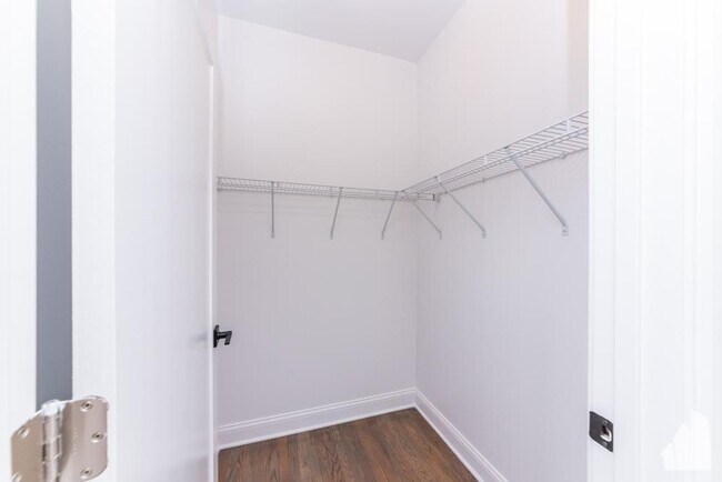 Foto del edificio - 3 bedroom in Chicago IL 60647
