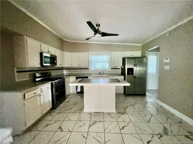 Building Photo - 3202 Cluny Dr