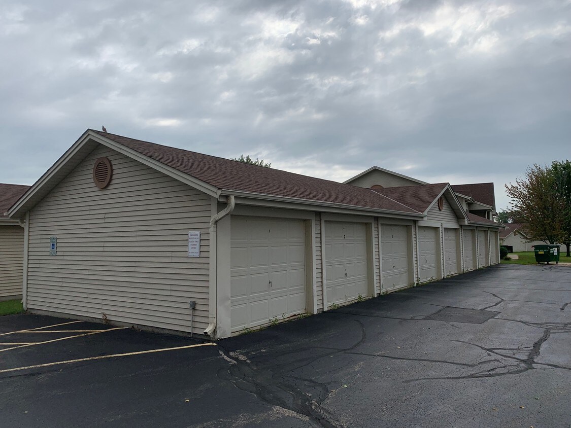 1230 Bear Pass Unit 2, Mukwonago, WI 53149 Apartments in Mukwonago