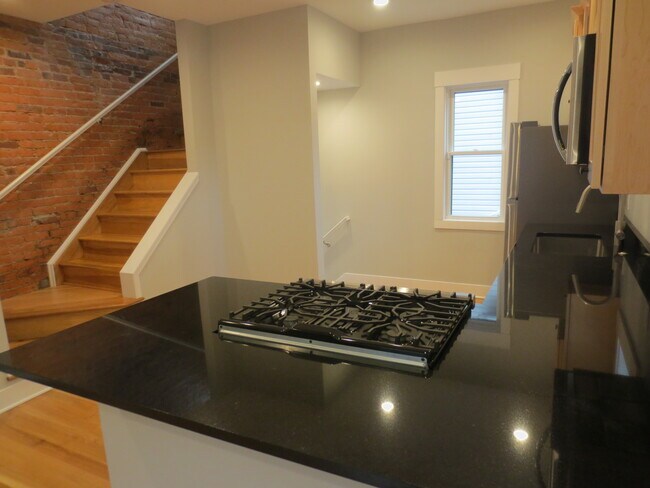 Foto del edificio - 1788 W 44th St