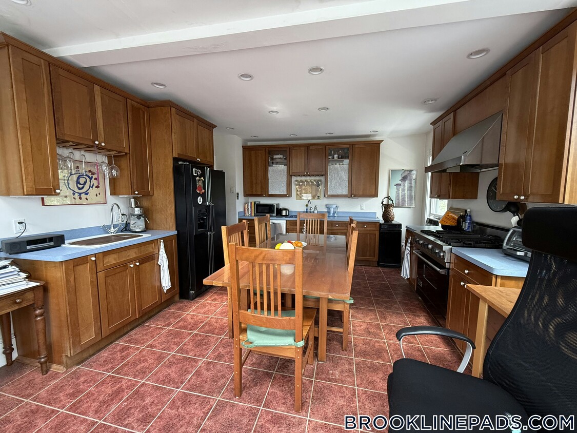 Primary Photo - 143 Winchester St