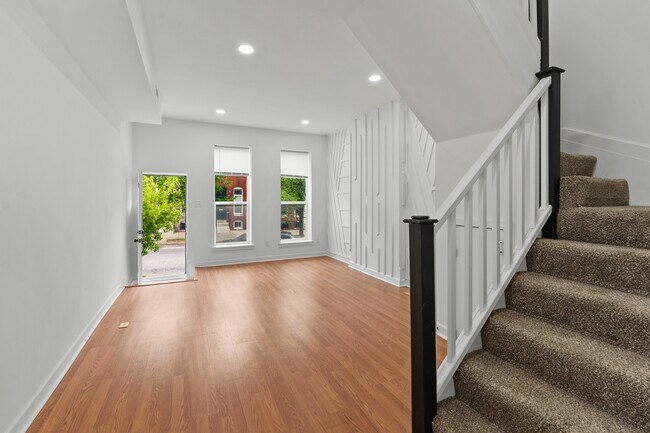 Building Photo - 324 E 23rd St
