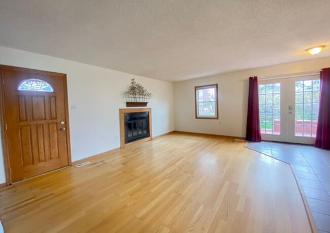 Building Photo - 11207 Rimrock Dr