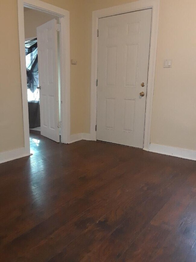 Foto del edificio - 1660 1/2 Murchison St