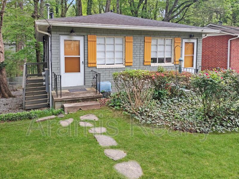 Primary Photo - 121 Fairview St
