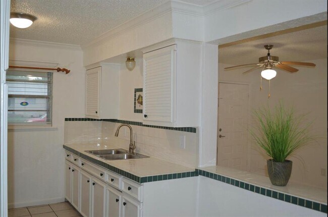 Building Photo - 2816 Ridgeway Dr
