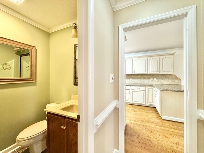 Foto del edificio - Spacious 3 Bedroom with Backyard Pool