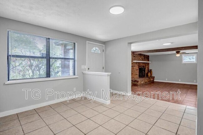 Foto del edificio - 6855 Hafford Ln